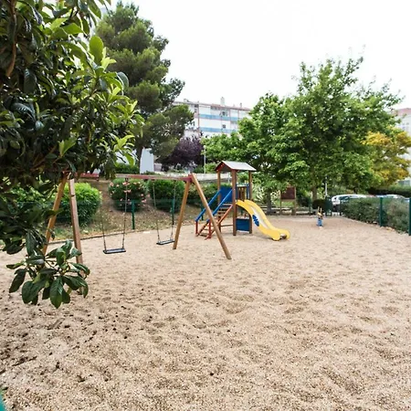 -family Place アパート *